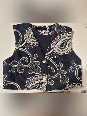 Zara Embroidered tailored fit Denim paisley V-neck Cropped Boho-Chic Vest hippie